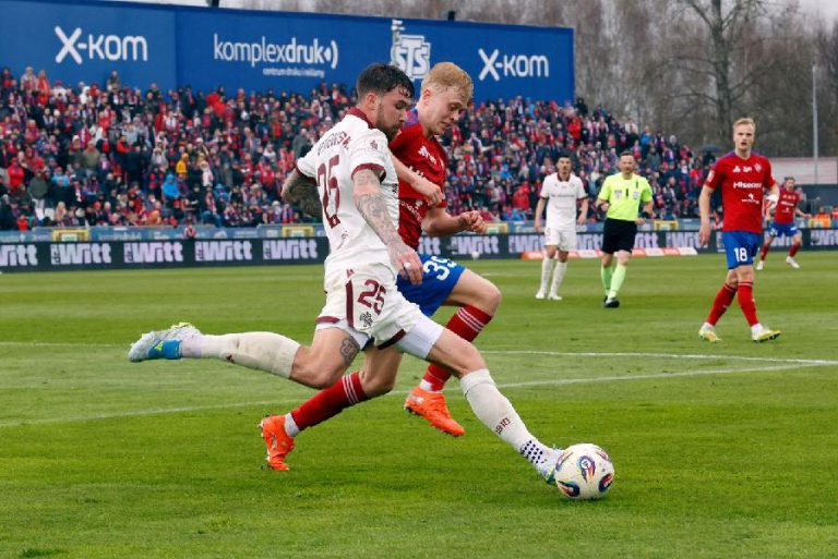 Dramatyczna końcówka w meczu Rakowa z Widzewem